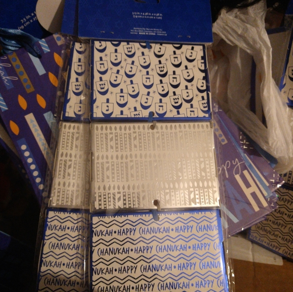 Happy Hanukkah Bundle: 8 Gift Bags & 6 Gift Cards - Picture 5 of 10